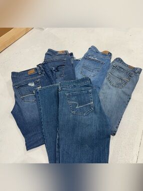 5 pair of American Eagle Flare Jeans - Mixed Washes
